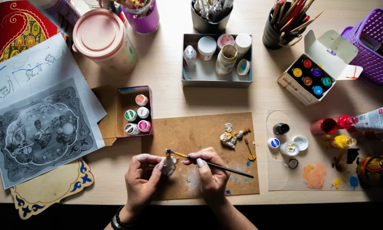 master-painting-mini-figures-with-brush